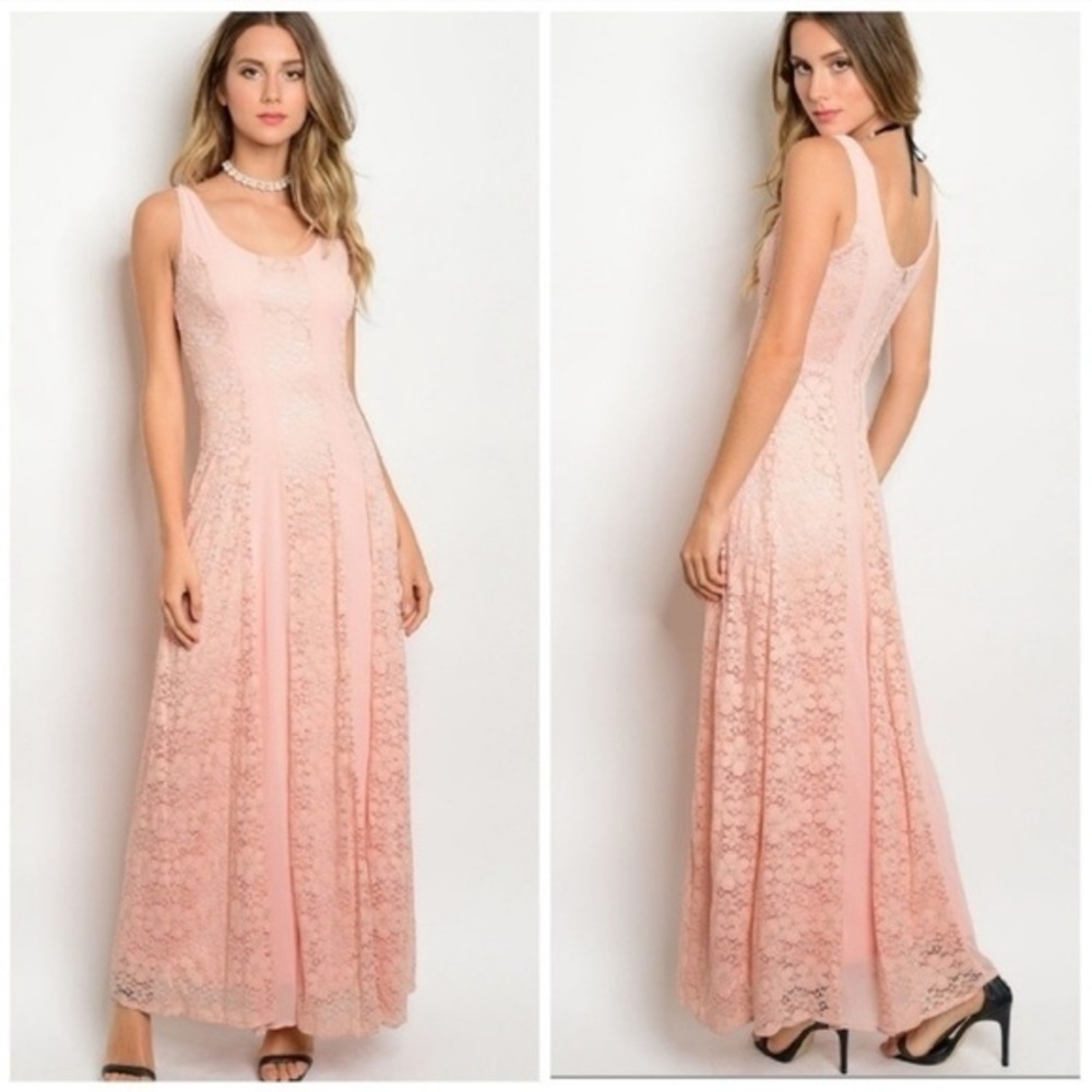 ❣️ Sale was $68 down sizing ❣️ This dress is gorgeous. Floral lace maxi dress